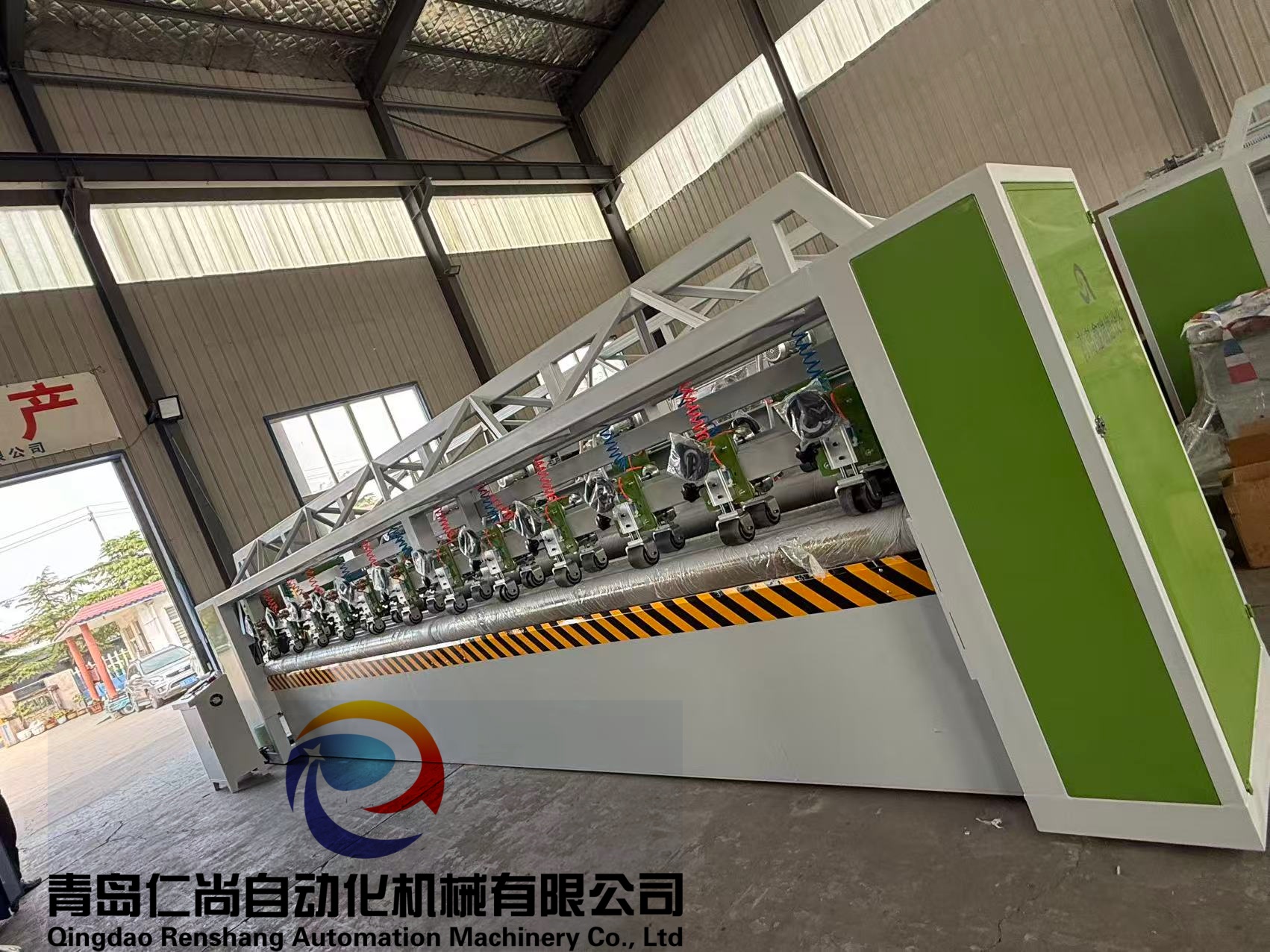 自动裁断机准备发货